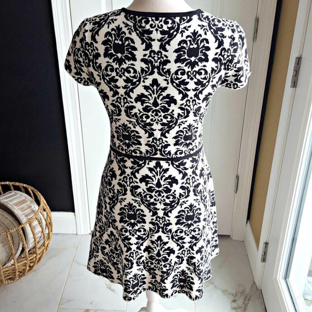 NWOT! GORGEOUS Damask SWEATER DRESS By CeCe SZ M - Picture 4 of 5